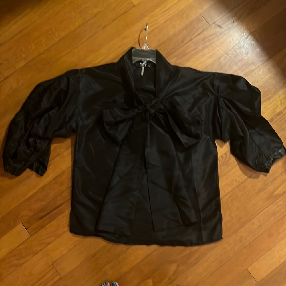 Puff sleeved blouse